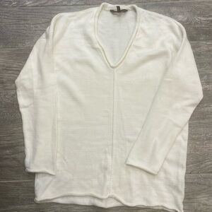 BCBG Maxazria V Neck Sweater Size Small